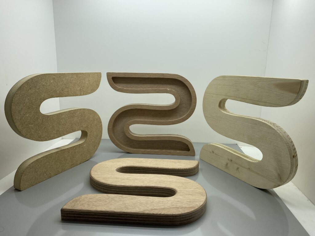 Decoupe de Lettres en bois